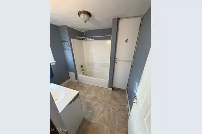 2462 Edwin Avenue, Akron, OH 44314 - Photo 6