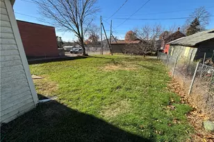 731 S Lawn Ave, Coshocton, OH 43812 - Photo 16