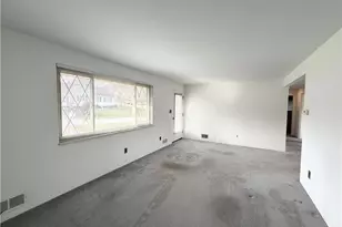 188 Columbus Way, Weirton, WV 26062 - Photo 2