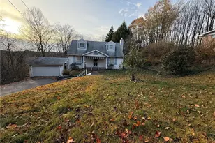 411 Fairview Heights Dr, Toronto, OH 43964 - Photo 2