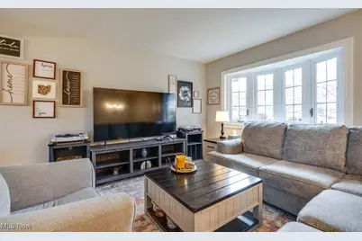 354 Hiwood Avenue, Munroe Falls, OH 44262 - Photo 2