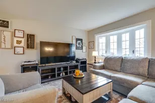 354 Hiwood Ave, Munroe Falls, OH 44262 - Photo 2