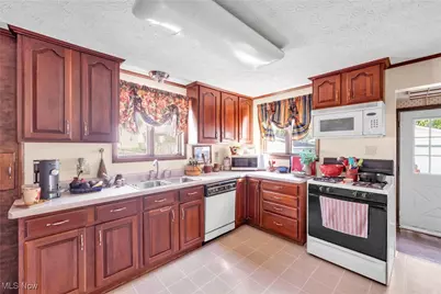 347 Kenyon Avenue, Elyria, OH 44035 - Photo 12