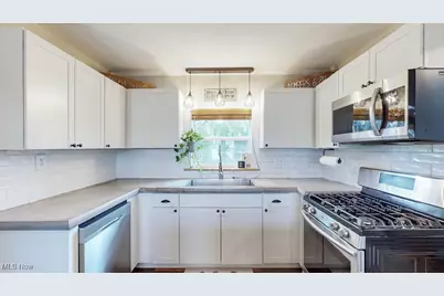 1630 E Maple Street NW, North Canton, OH 44720 - Photo 6