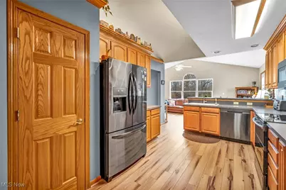 902 Devonwood Drive, Wadsworth, OH 44281 - Photo 16