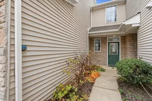 104 Falls River Dr, Munroe Falls, OH 44262 - Photo 2