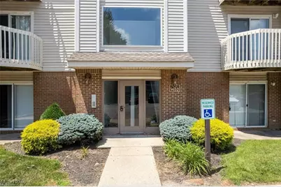 1452 Buckingham Gate Boulevard, Cuyahoga Falls, OH 44221 - Photo 2