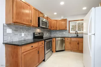 1908 Valley Road, Cuyahoga Falls, OH 44223 - Photo 8