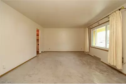 3057 S Meridian Road, Youngstown, OH 44511 - Photo 6