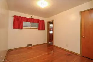 3057 S Meridian Rd, Youngstown, OH 44511 - Photo 12