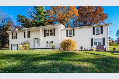 1060 Griffiths Drive, Zanesville, OH 43701 - Photo 2