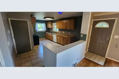 19201 Genesee Road, Euclid, OH 44117 - Photo 4