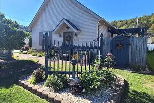 301 William St, Yorkville, OH 43971 - Photo 2