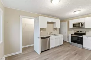 466 W 45th St, Shadyside, OH 43947 - Photo 8