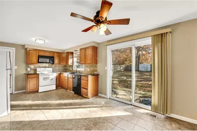 4847 Hollyview Drive, Vermilion, OH 44089 - Photo 6