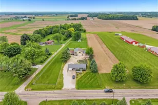 6395 Easton St NE, Louisville, OH 44641 - Photo 2