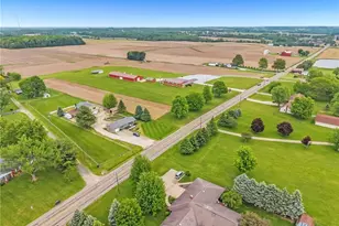 6395 Easton St NE, Louisville, OH 44641 - Photo 4