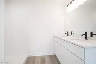 1053 Peach Blvd, Willoughby, OH 44094 - Photo 16