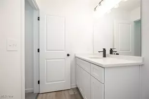 1053 Peach Blvd, Willoughby, OH 44094 - Photo 18