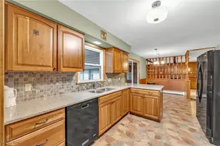 881 Shullo Dr, Akron, OH 44313 - Photo 10