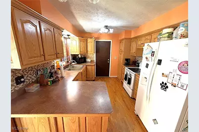 737 Dunny Avenue, Sheffield Lake, OH 44054 - Photo 6