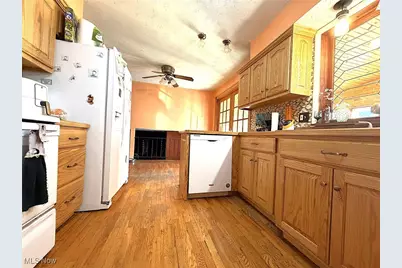 737 Dunny Avenue, Sheffield Lake, OH 44054 - Photo 2
