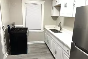 3074 W 25th St, Loveland, OH 44113 - Photo 6