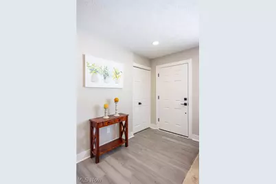 5361 Diana Lynn Drive, Stow, OH 44224 - Photo 2