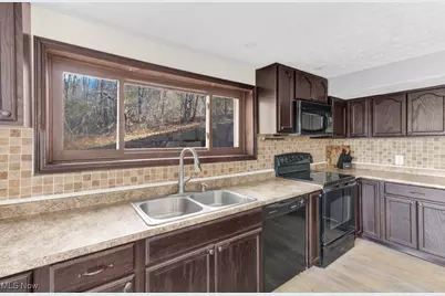 27 Delaware Trail, Malvern, OH 44644 - Photo 8