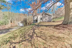 27 Delaware Trail, Malvern, OH 44644 - Photo 2