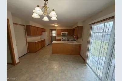 762 Maplewood Avenue, Sheffield Lake, OH 44054 - Photo 6