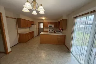 762 Maplewood Ave, Sheffield Lake, OH 44054 - Photo 6