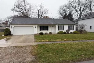 762 Maplewood Ave, Sheffield Lake, OH 44054 - Photo 2