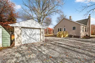 128 N Canfield Niles Rd, Austintown, OH 44515 - Photo 4
