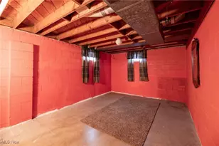 1074 N Main St, Akron, OH 44310 - Photo 12