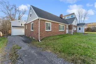 4771 E Webb Rd, Youngstown, OH 44515 - Photo 2