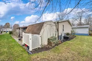 275 Ashwood Dr, Elyria, OH 44035 - Photo 42