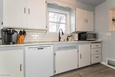 408 E 322nd Street, Willowick, OH 44095 - Photo 4