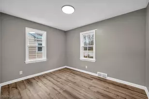 19315 Gladstone Rd, Warrensville Heights, OH 44122 - Photo 22