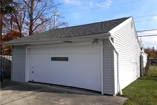 30054 Robert St, Wickliffe, OH 44092 - Photo 24