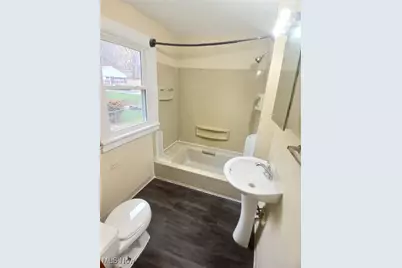 142 N Bridge Street, Struthers, OH 44471 - Photo 8