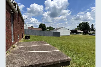 301 Park Drive, Campbell, OH 44405 - Photo 4