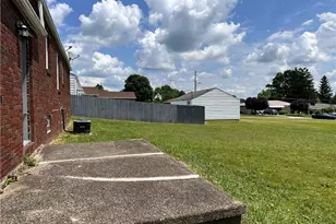 301 Park Dr, Campbell, OH 44405 - Photo 4