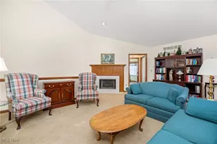 668 Sally Cir, Wadsworth, OH 44281 - Photo 4