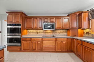 14910 Crimson King Trl, Chardon, OH 44024 - Photo 10