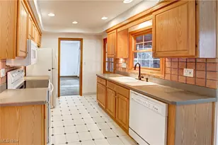 20825 Fairmount Blvd, Huber Heights, OH 44118 - Photo 12