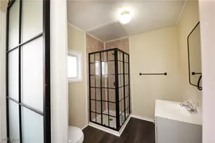 340 Indiana Ave, Chester, WV 26034 - Photo 16