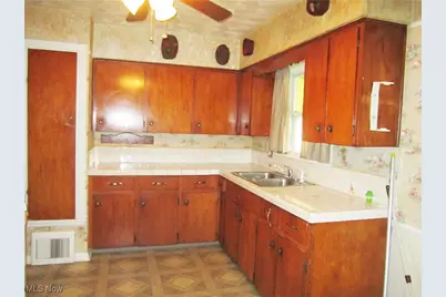 1081 Seward Avenue, Akron, OH 44320 - Photo 10