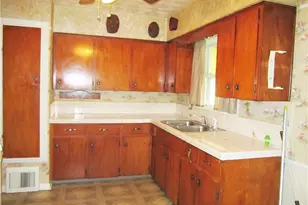 1081 Seward Ave, Akron, OH 44320 - Photo 10