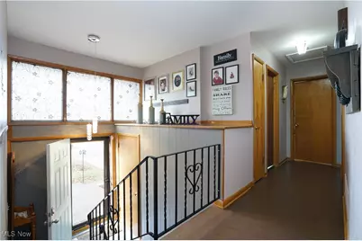 906 Westview Drive, Belpre, OH 45714 - Photo 4